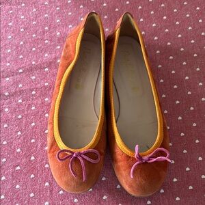 Pretty Ballerina Women's Orange Ballet Flats with Pink Bow size 38 1/2.